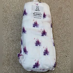 ✨Disney Print Muslin Blanket✨